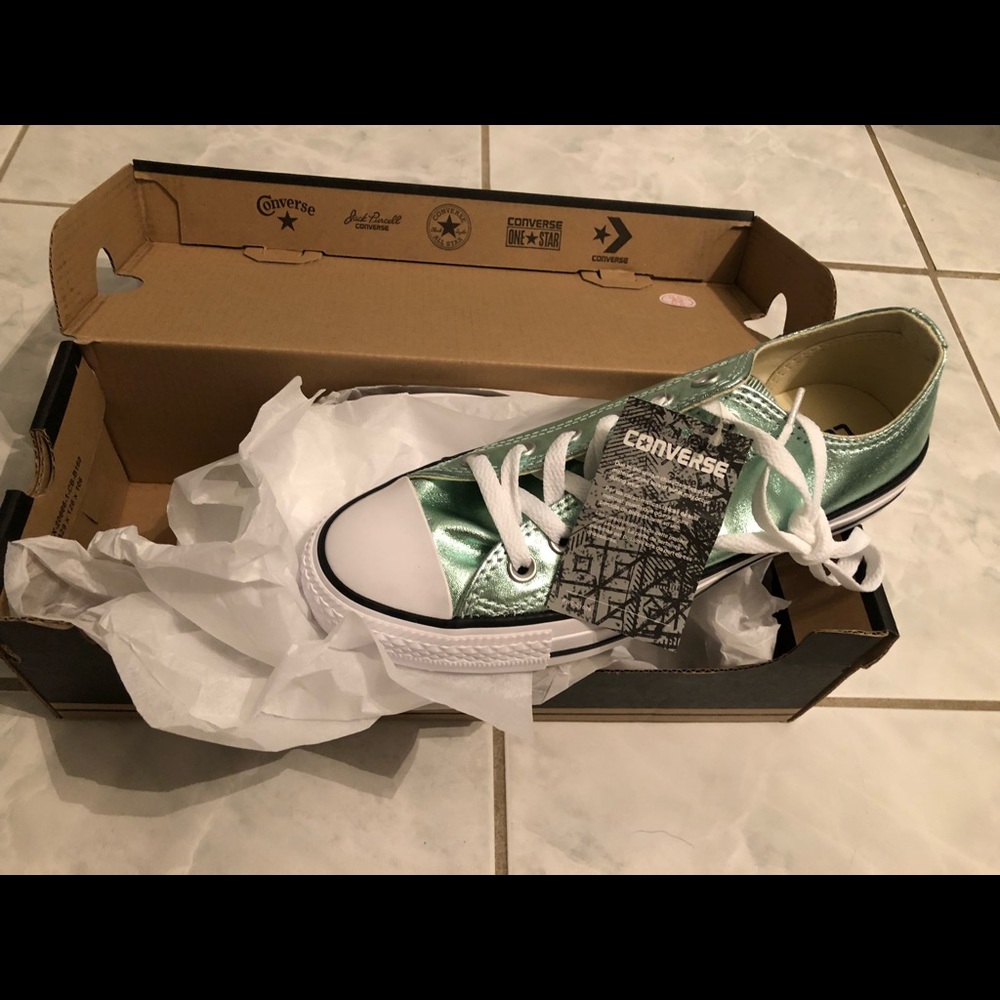 Converse Unisex Low-top 💚** MAKE OFFER**